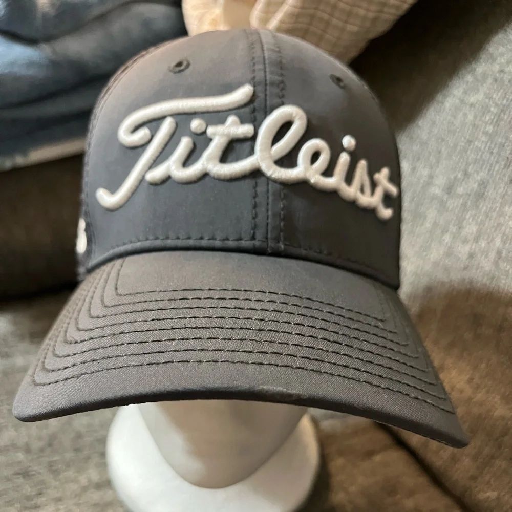 Titleist Pro V1 Footjoy Gray Hat